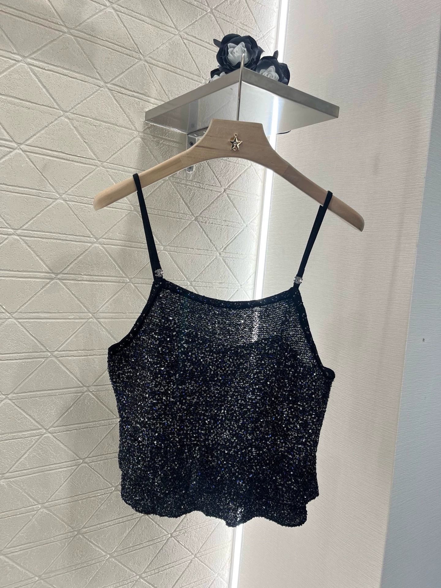 25 Sequined camisole knit undershirt