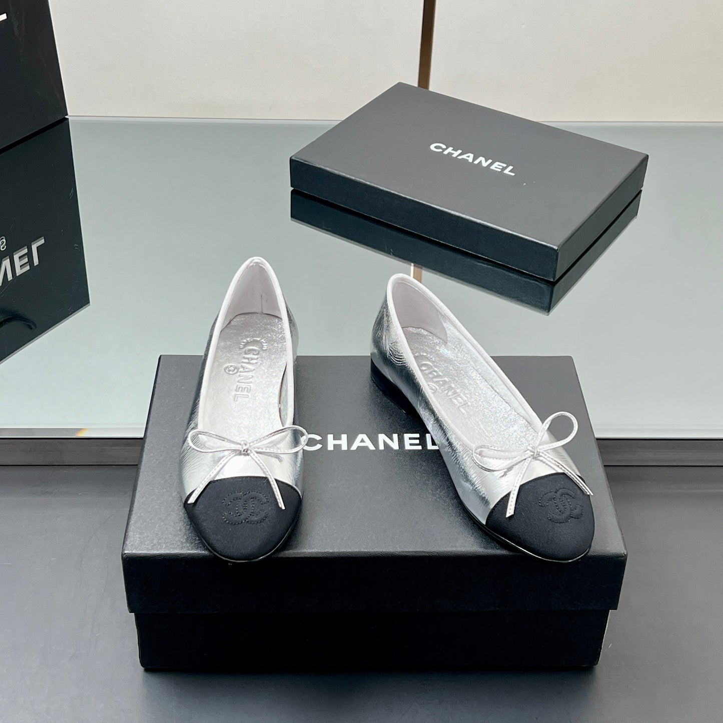 Ballet Flats 20mm Silver Metallic Sheepskin Black Grosgrain 266677