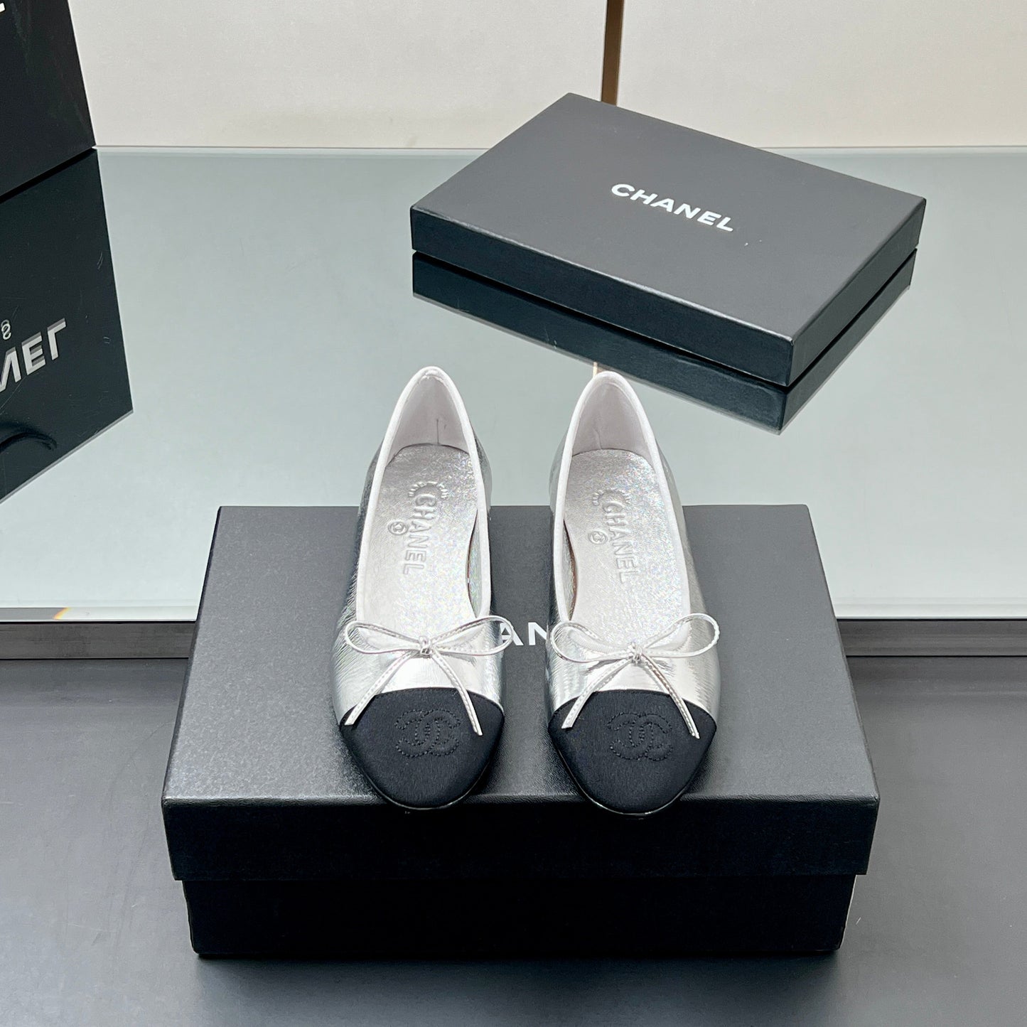 Ballet Flats 20mm Silver Metallic Sheepskin Black Grosgrain 266677