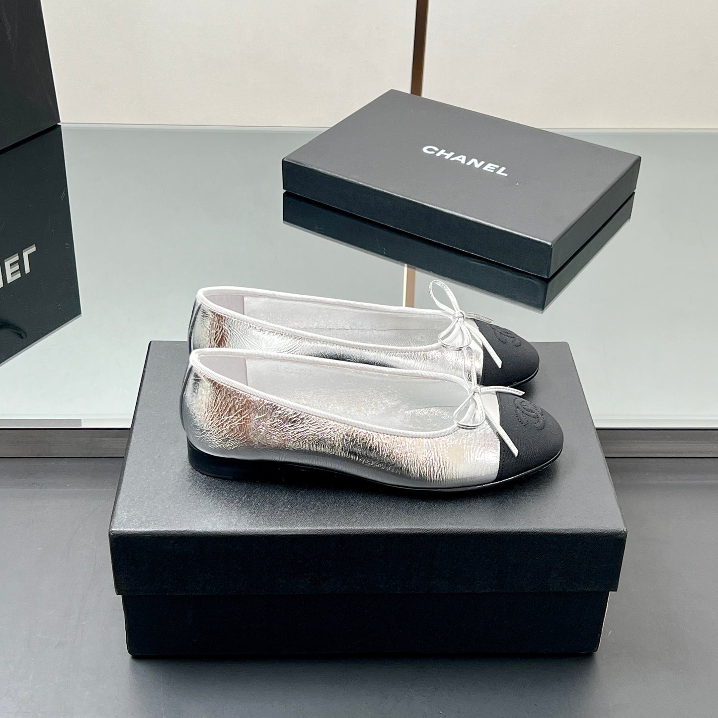 Ballet Flats 20mm Silver Metallic Sheepskin Black Grosgrain 266677