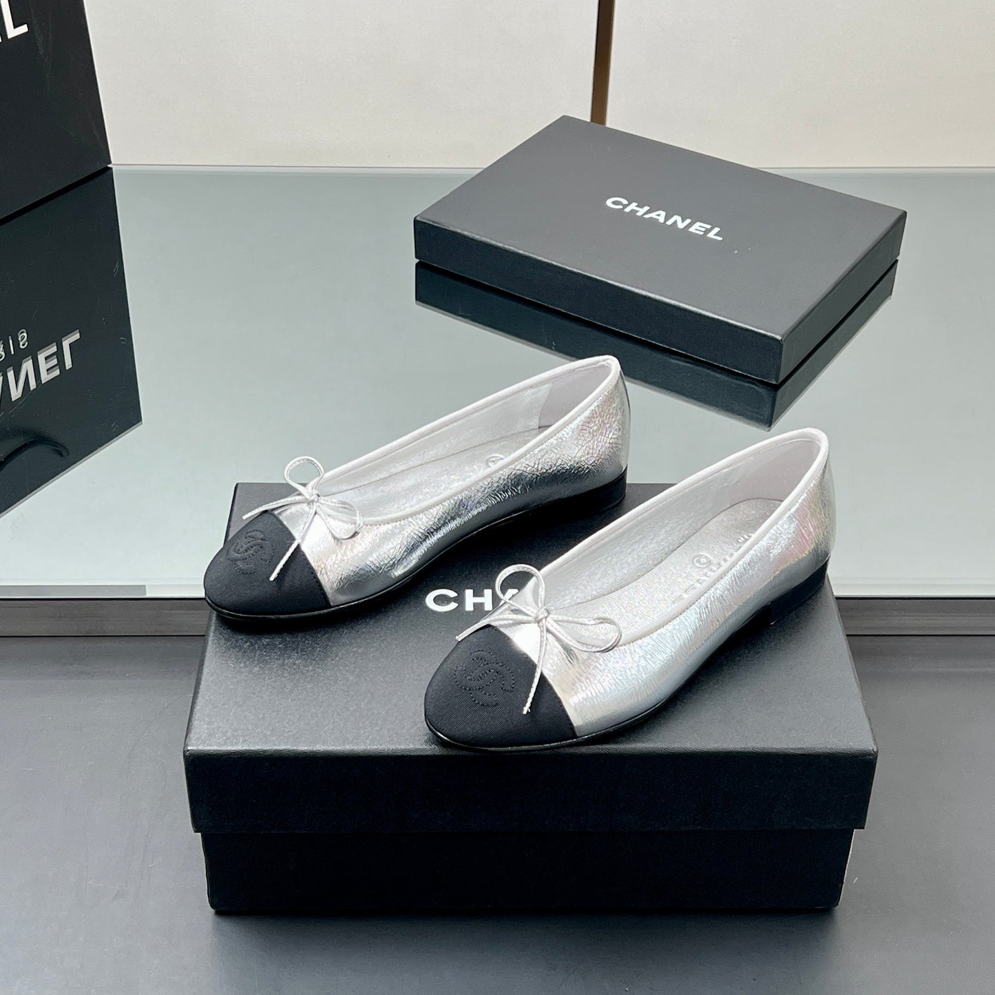 Ballet Flats 20mm Silver Metallic Sheepskin Black Grosgrain 266677