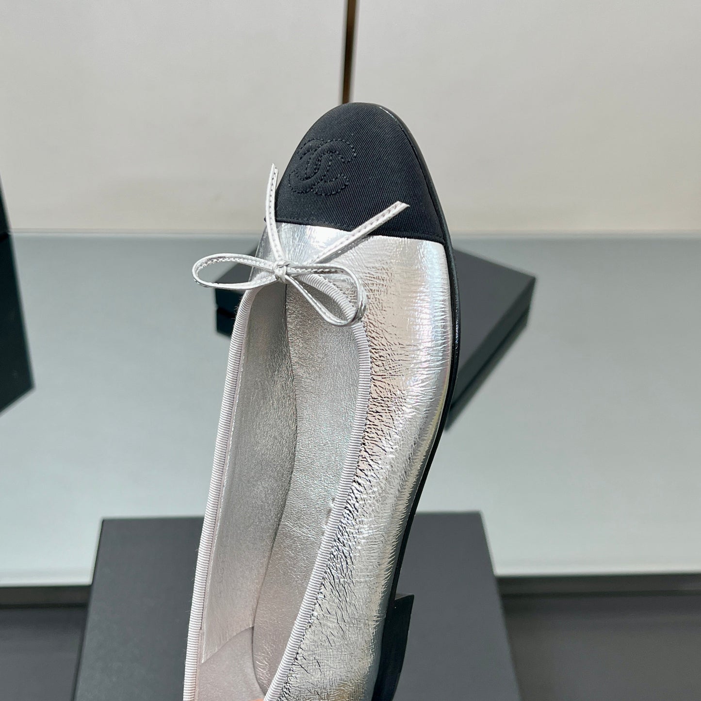 Ballet Flats 20mm Silver Metallic Sheepskin Black Grosgrain 266677