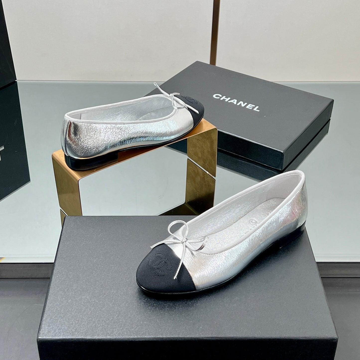 Ballet Flats 20mm Silver Metallic Sheepskin Black Grosgrain 266677