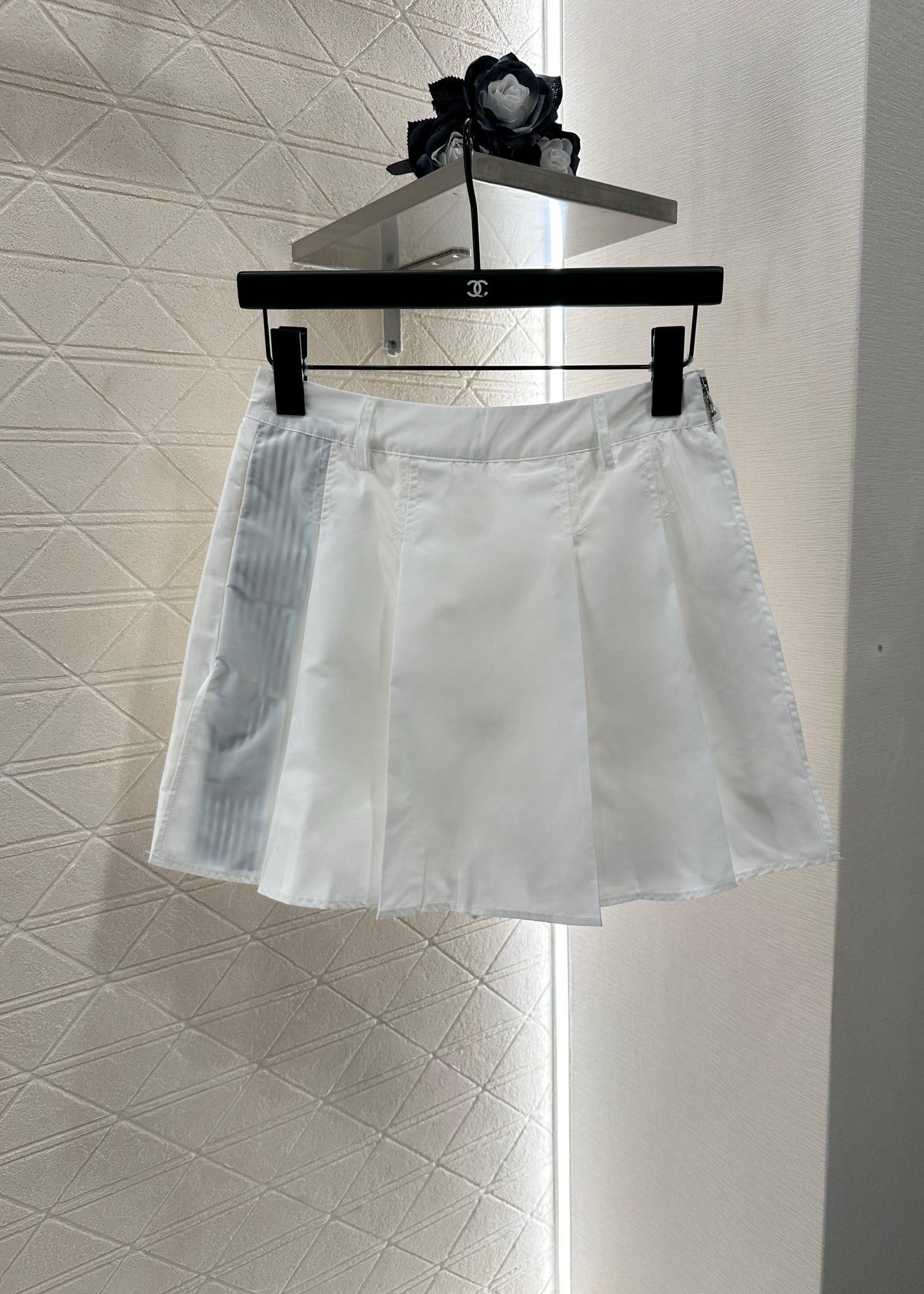 D 25 Mid-length Sleeved Jacket, Skirt, and Pants Set