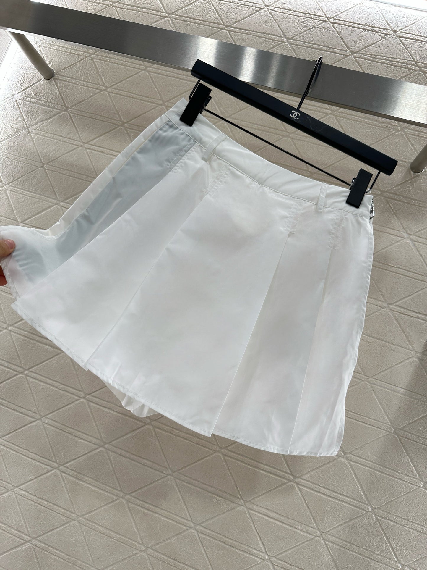 D 25 Mid-length Sleeved Jacket, Skirt, and Pants Set