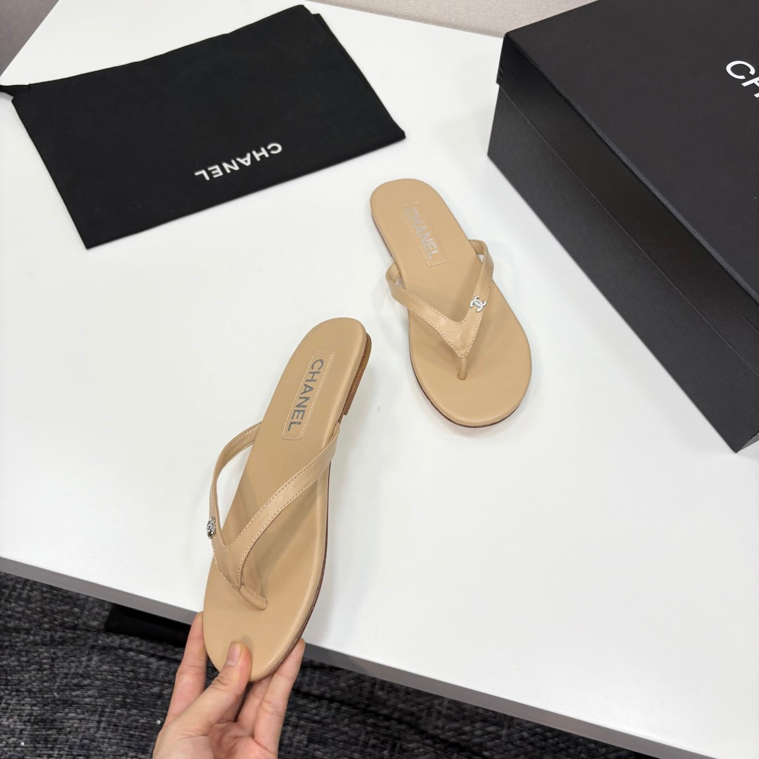 Crystal Logo Thong Sandal Beige Sheepskin 352476