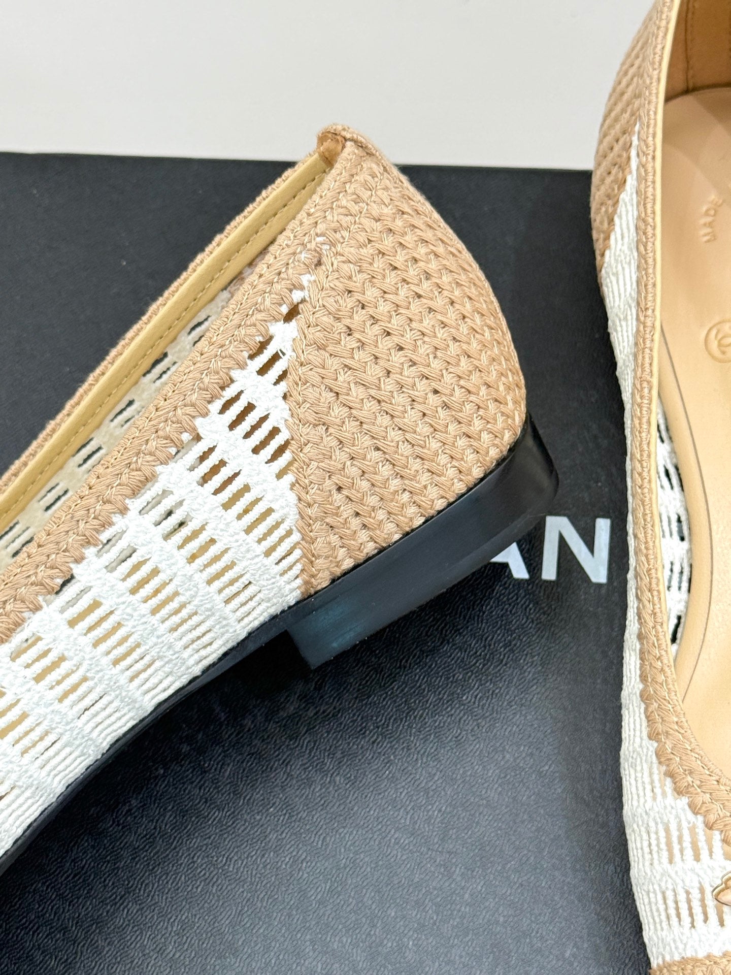 25P Hollow Double C Ballet Flats 15mm Beige White Raffia 265641