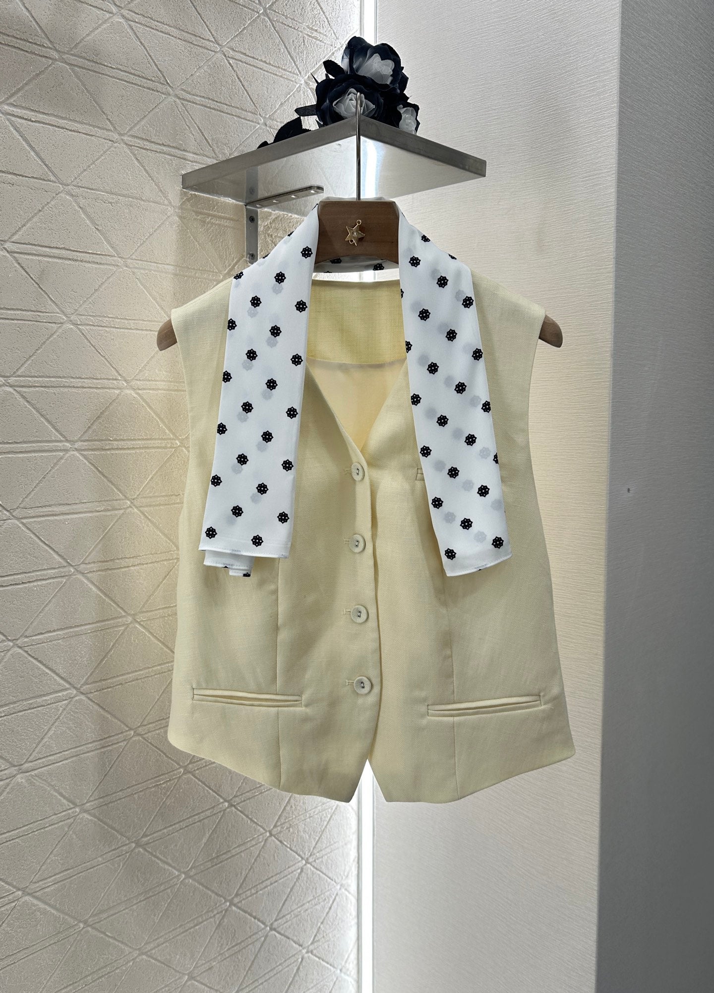 25 Silk scarf vest wide-legged pants set