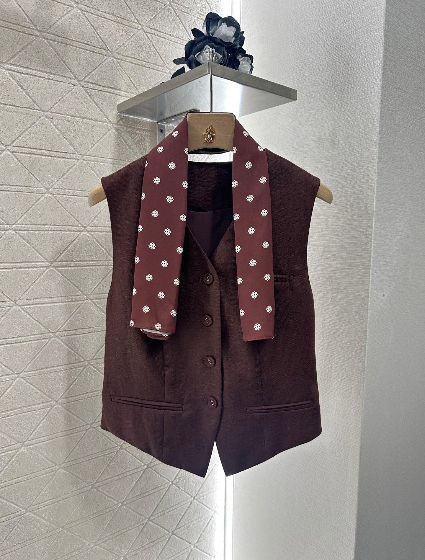 25 Silk scarf vest wide-legged pants set