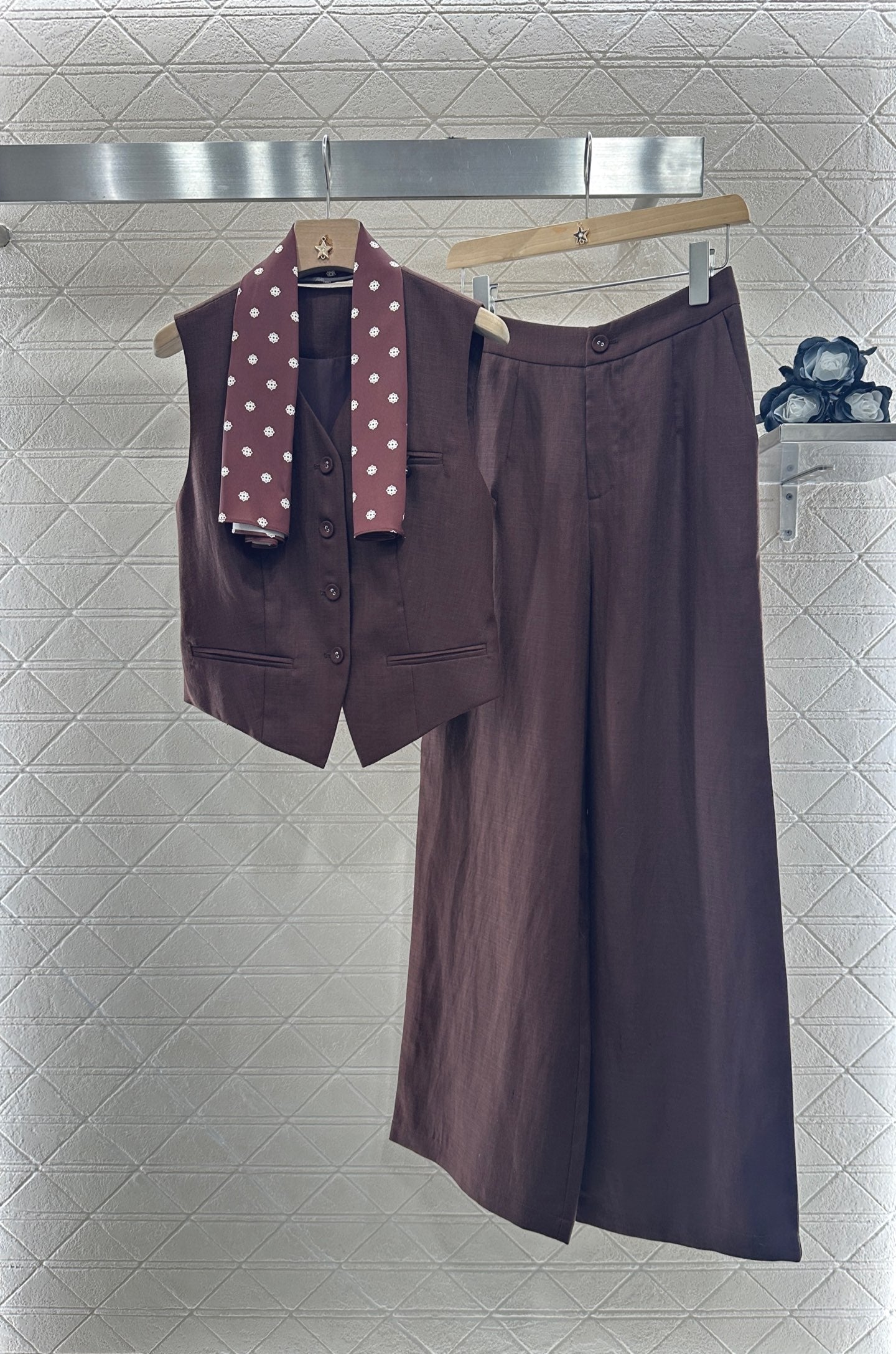 25 Silk scarf vest wide-legged pants set