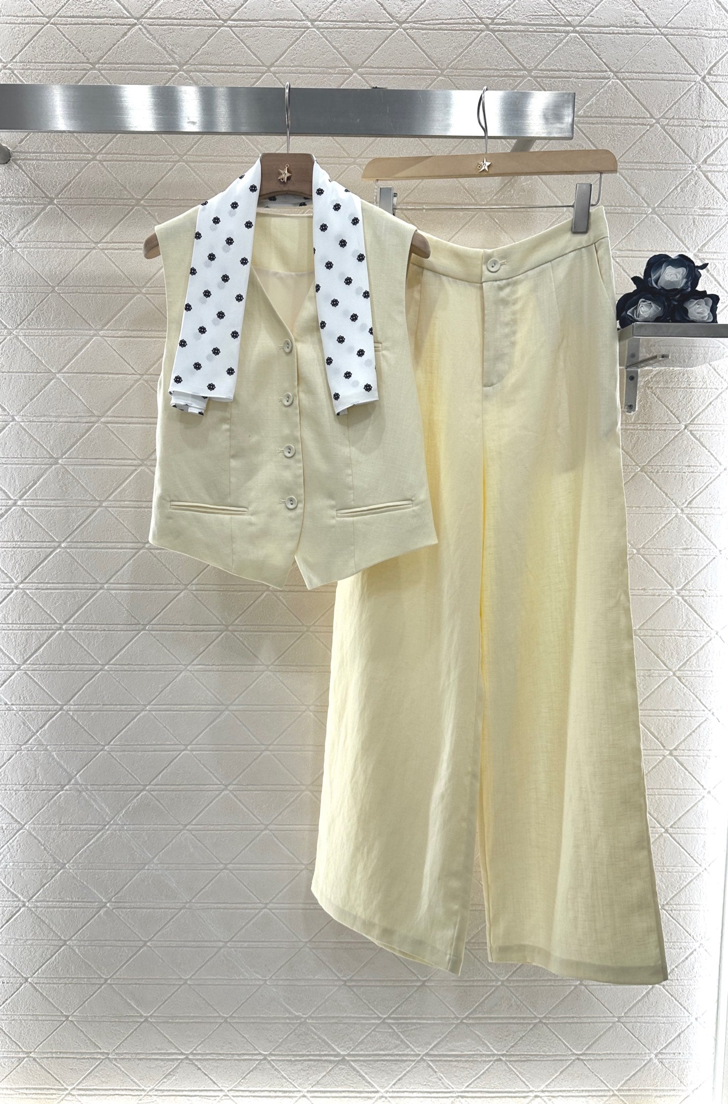 25 Silk scarf vest wide-legged pants set