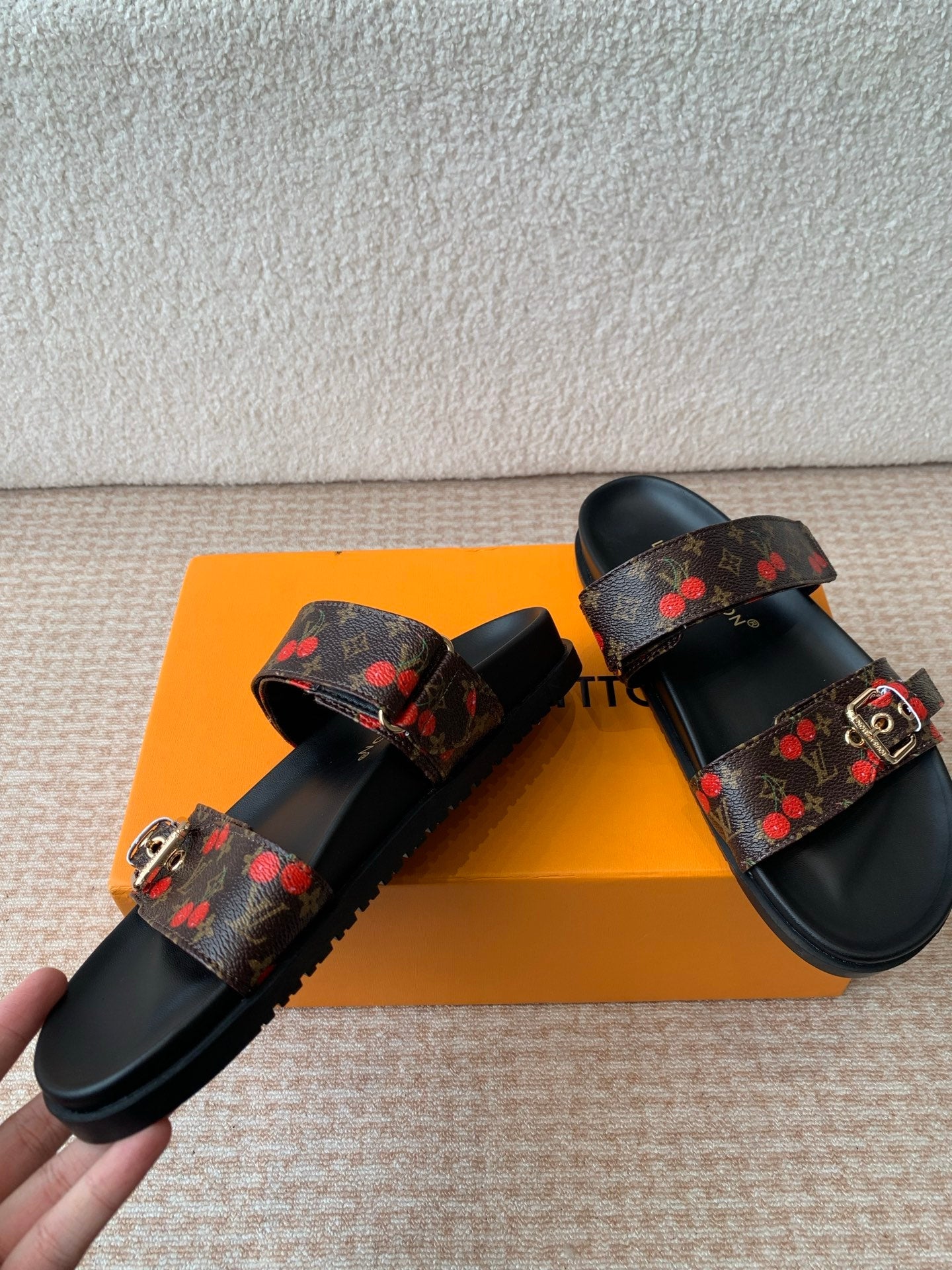 Bom Dia Flat Comfort Mule x TM Brown Sheepskin Mix Cherry Motif 319378