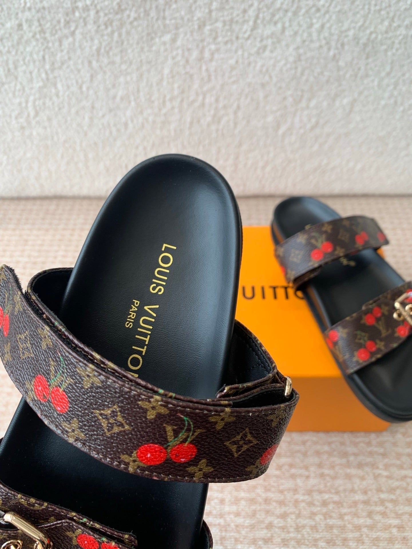 Bom Dia Flat Comfort Mule x TM Brown Sheepskin Mix Cherry Motif 319378