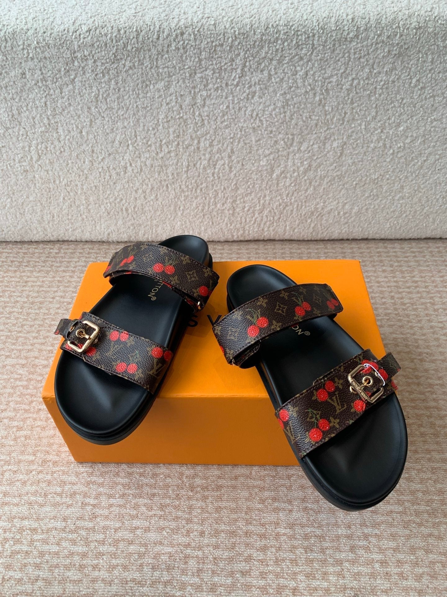 Bom Dia Flat Comfort Mule x TM Brown Sheepskin Mix Cherry Motif 319378