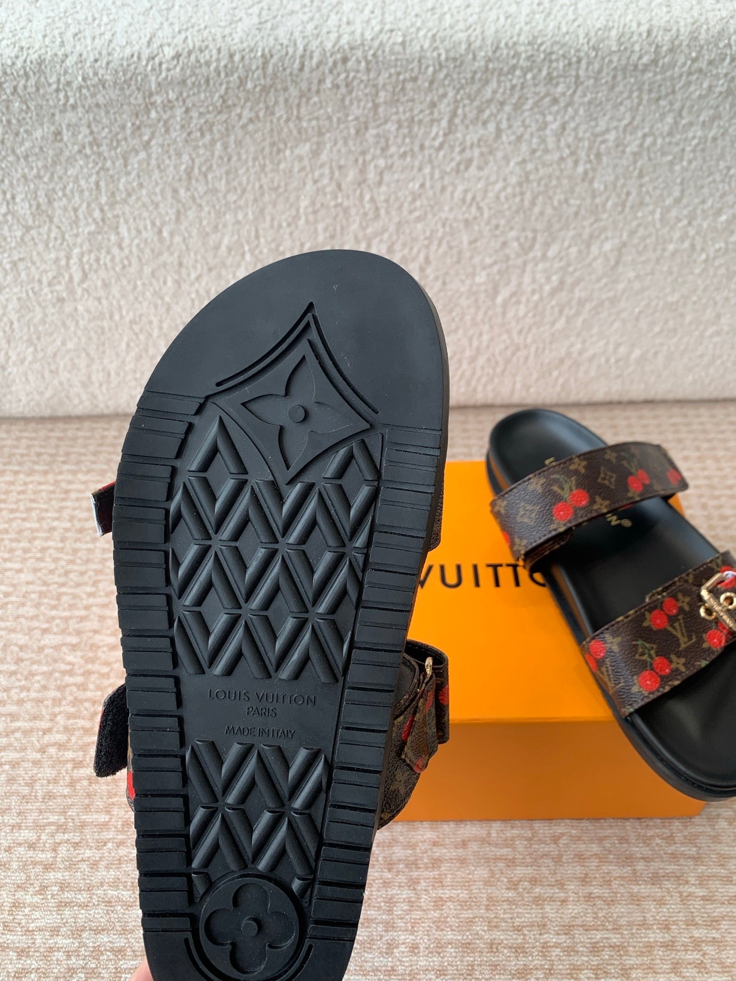 Bom Dia Flat Comfort Mule x TM Brown Sheepskin Mix Cherry Motif 319378