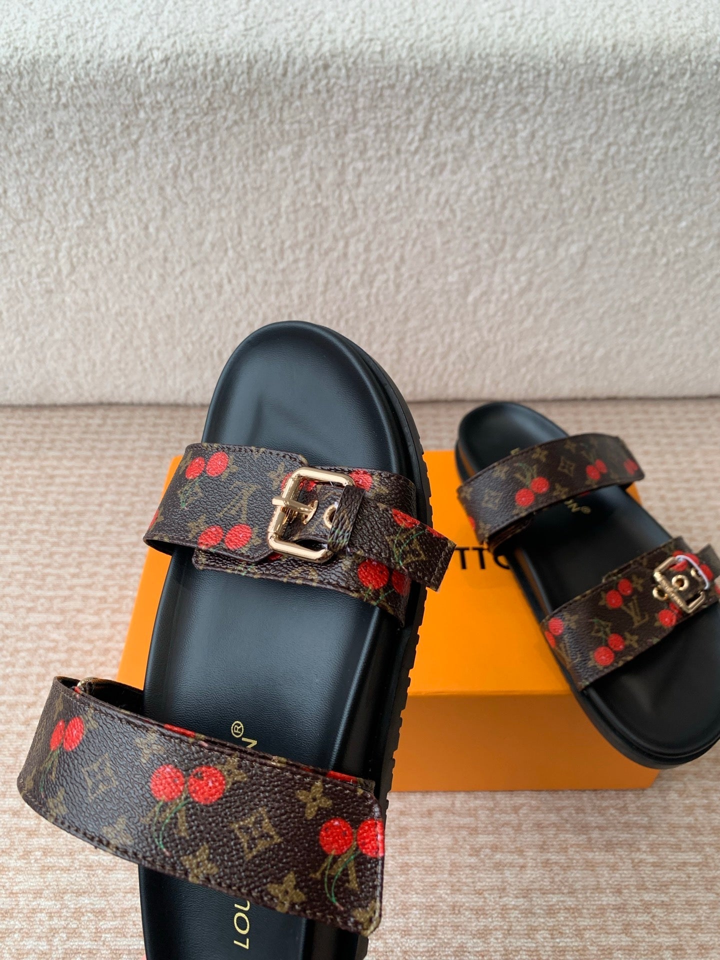 Bom Dia Flat Comfort Mule x TM Brown Sheepskin Mix Cherry Motif 319378
