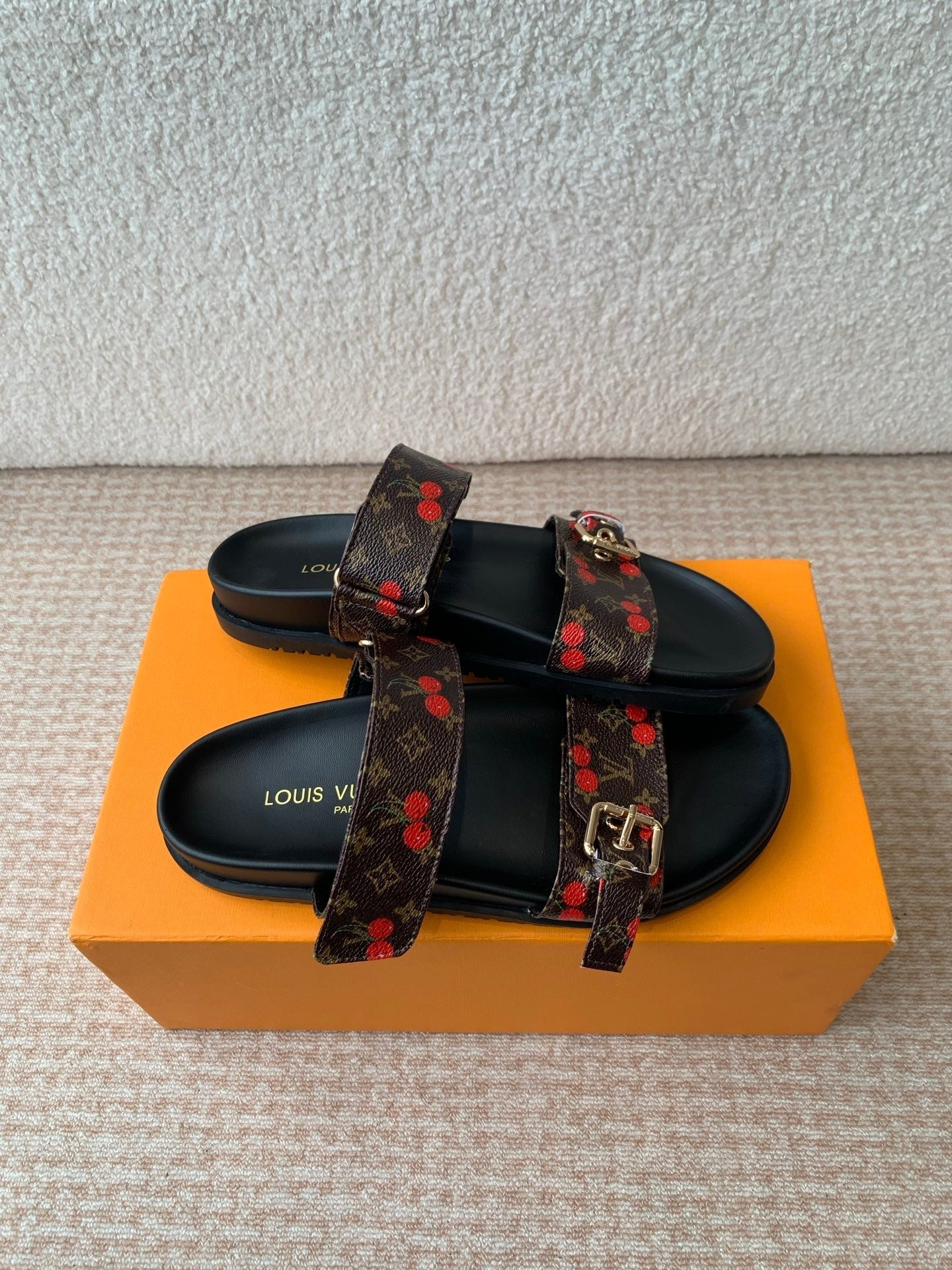 Bom Dia Flat Comfort Mule x TM Brown Sheepskin Mix Cherry Motif 319378