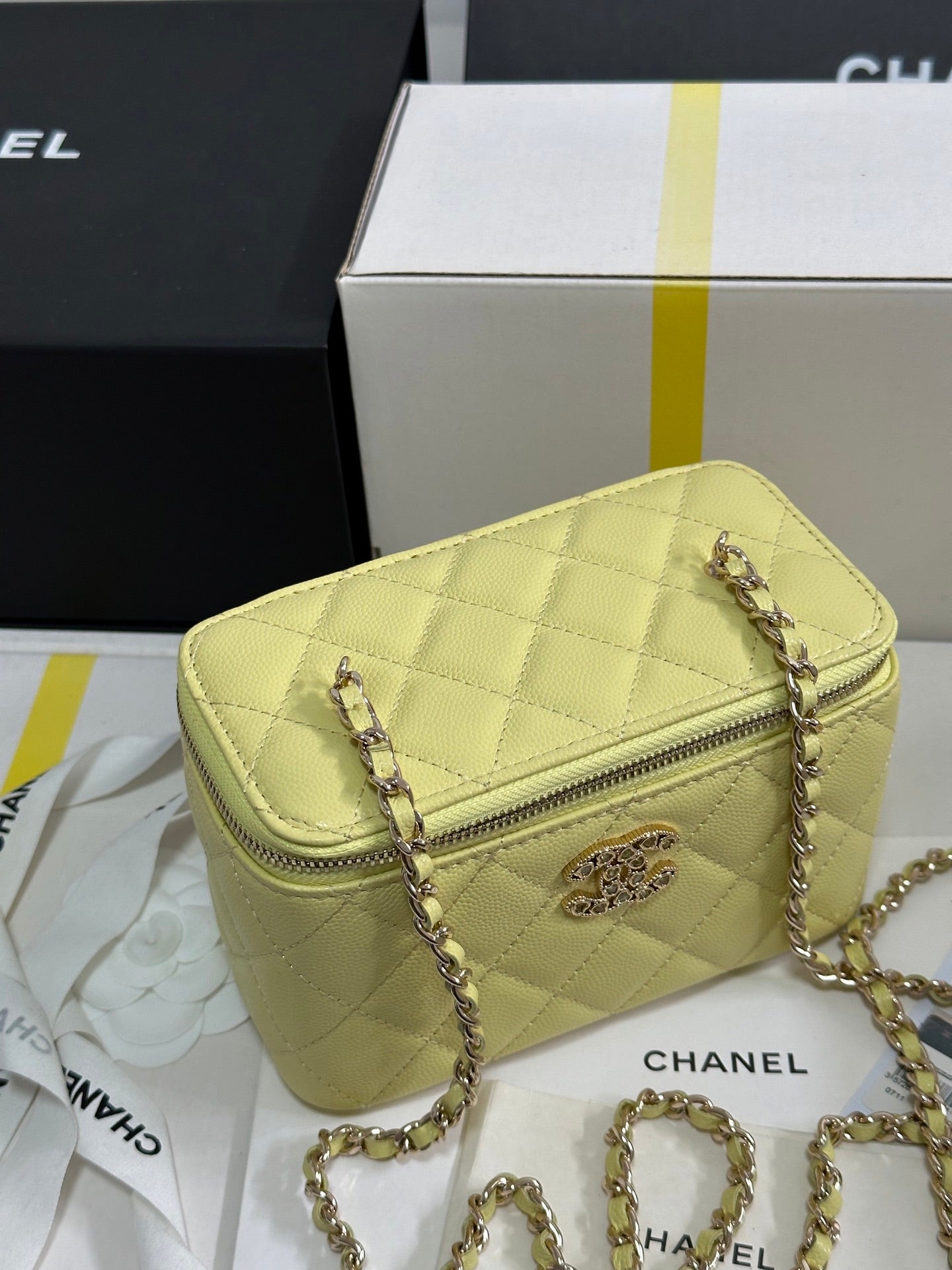 25C Vanity Case 17cm Yellow Caviar Leather Heart Rhinestone Light Gold Hardware 243418