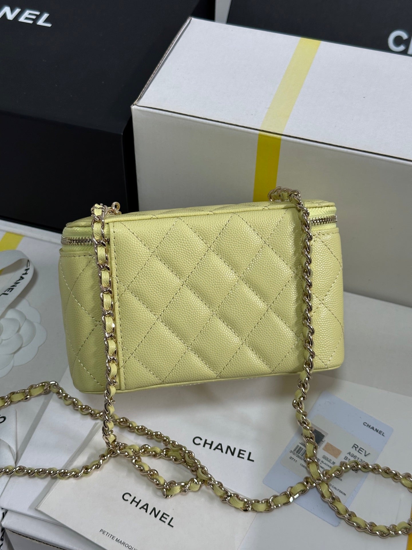 25C Vanity Case 17cm Yellow Caviar Leather Heart Rhinestone Light Gold Hardware 243418