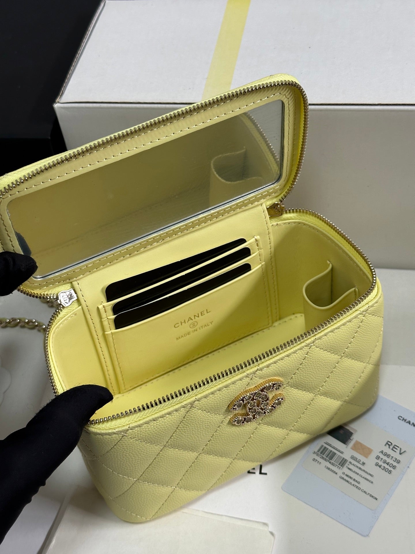 25C Vanity Case 17cm Yellow Caviar Leather Heart Rhinestone Light Gold Hardware 243418