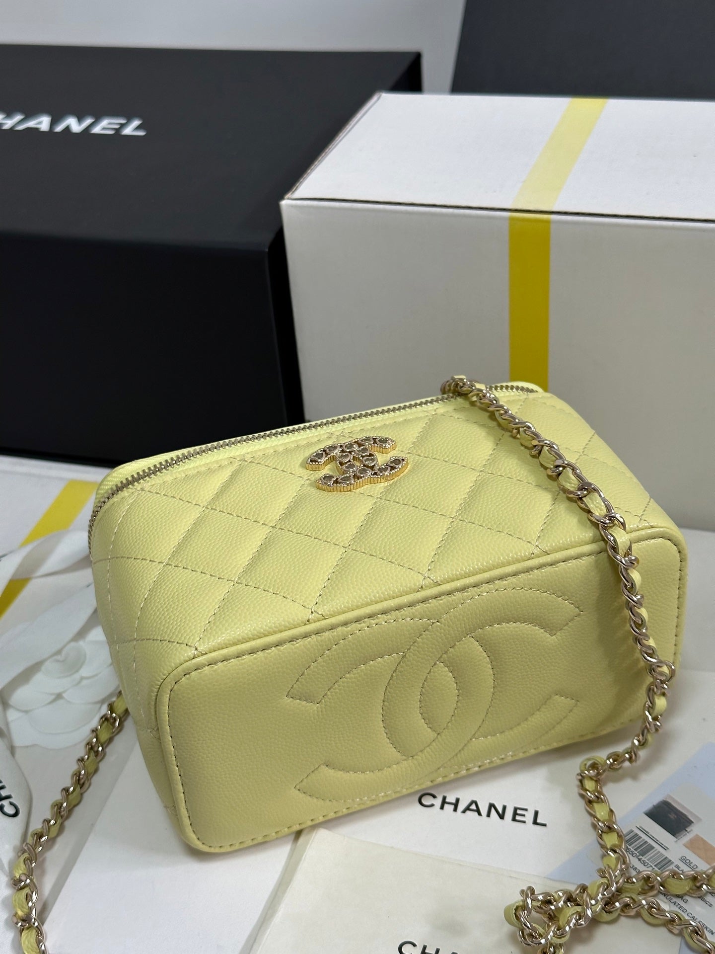 25C Vanity Case 17cm Yellow Caviar Leather Heart Rhinestone Light Gold Hardware 243418
