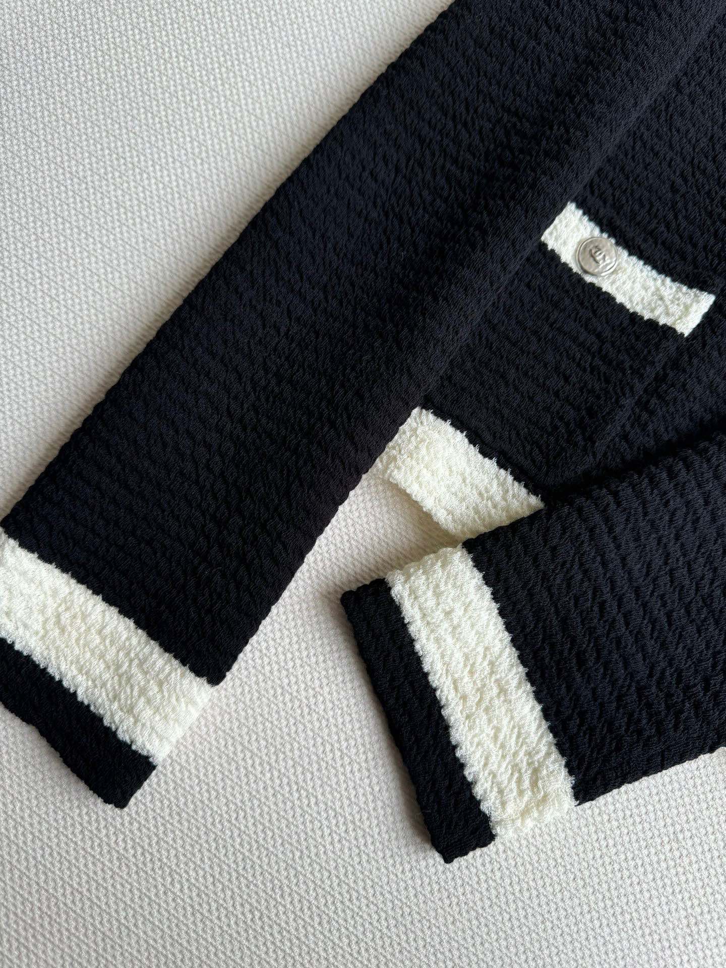 Cardigan In Black Mix White Wool