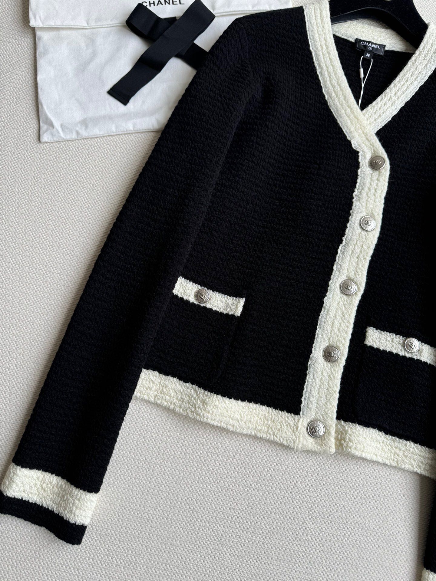 Cardigan In Black Mix White Wool
