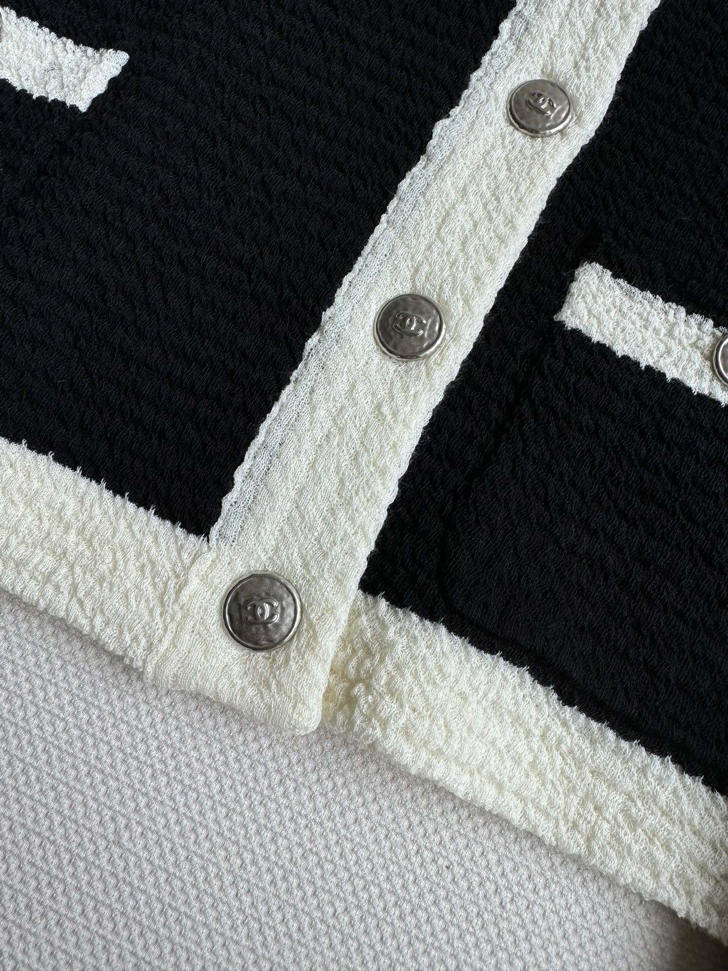 Cardigan In Black Mix White Wool