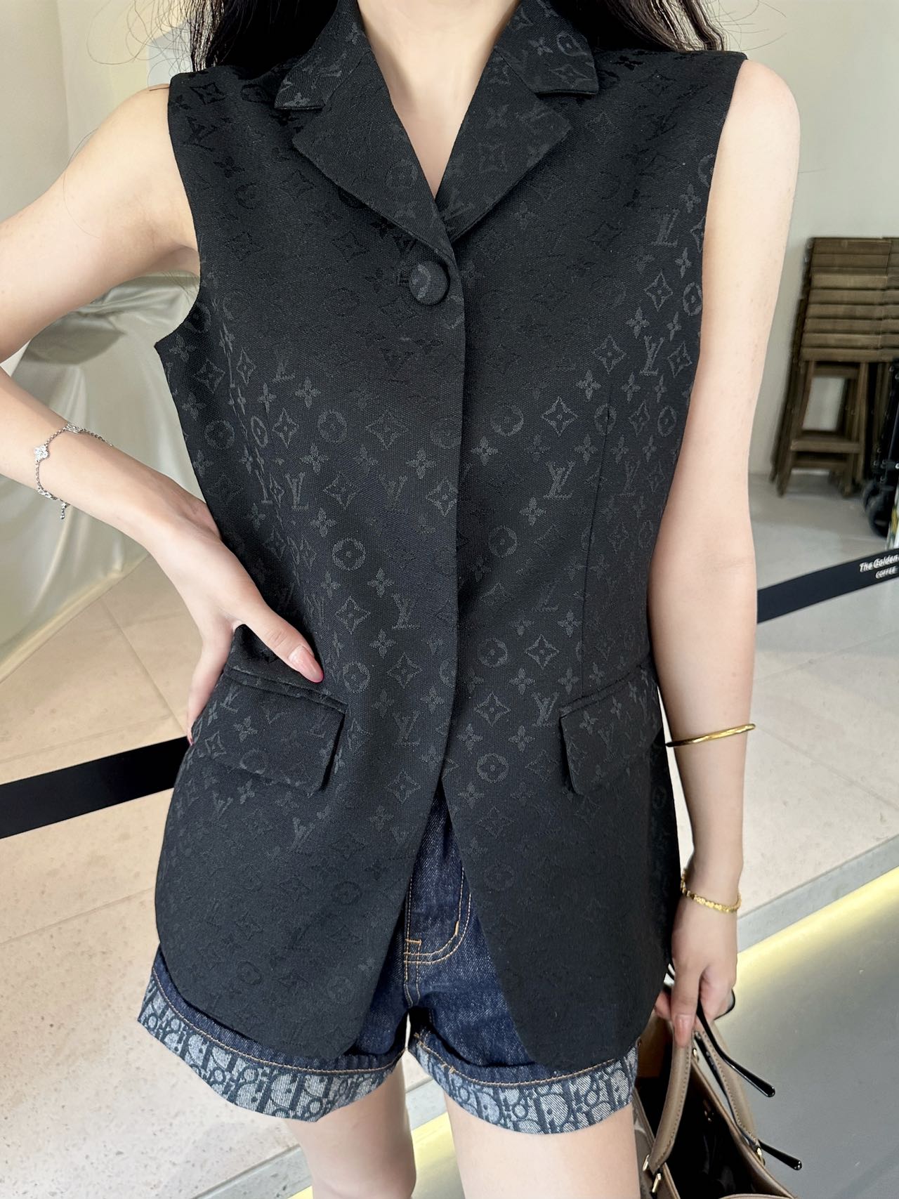 L 25 Classic jacquard fabric monogram suit vest