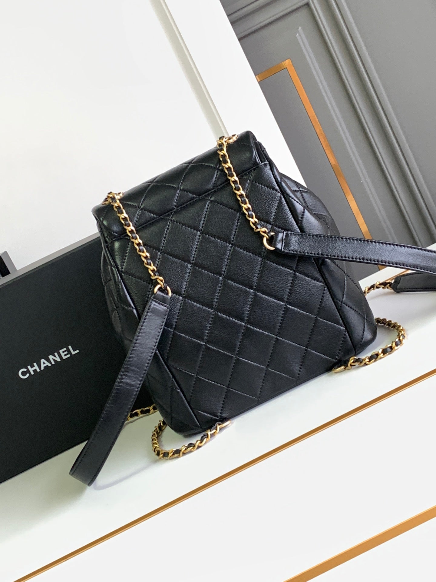25 BACKPACK IN BLACK CALFSKIN GOLD HARDWARE