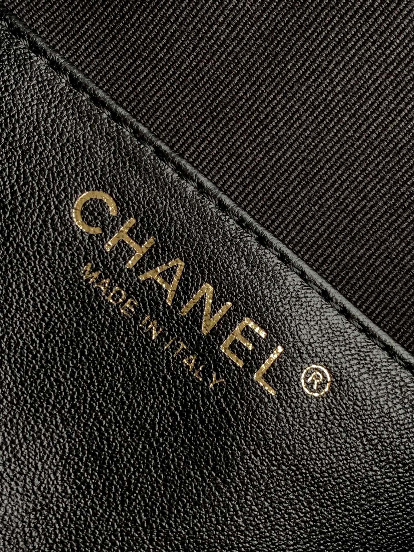 25 BACKPACK IN BLACK CALFSKIN GOLD HARDWARE