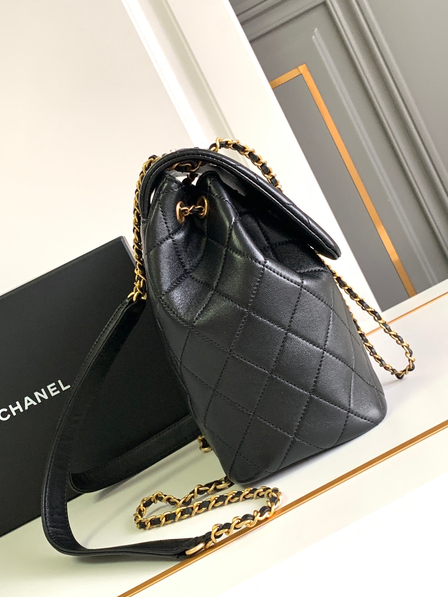 25 BACKPACK IN BLACK CALFSKIN GOLD HARDWARE