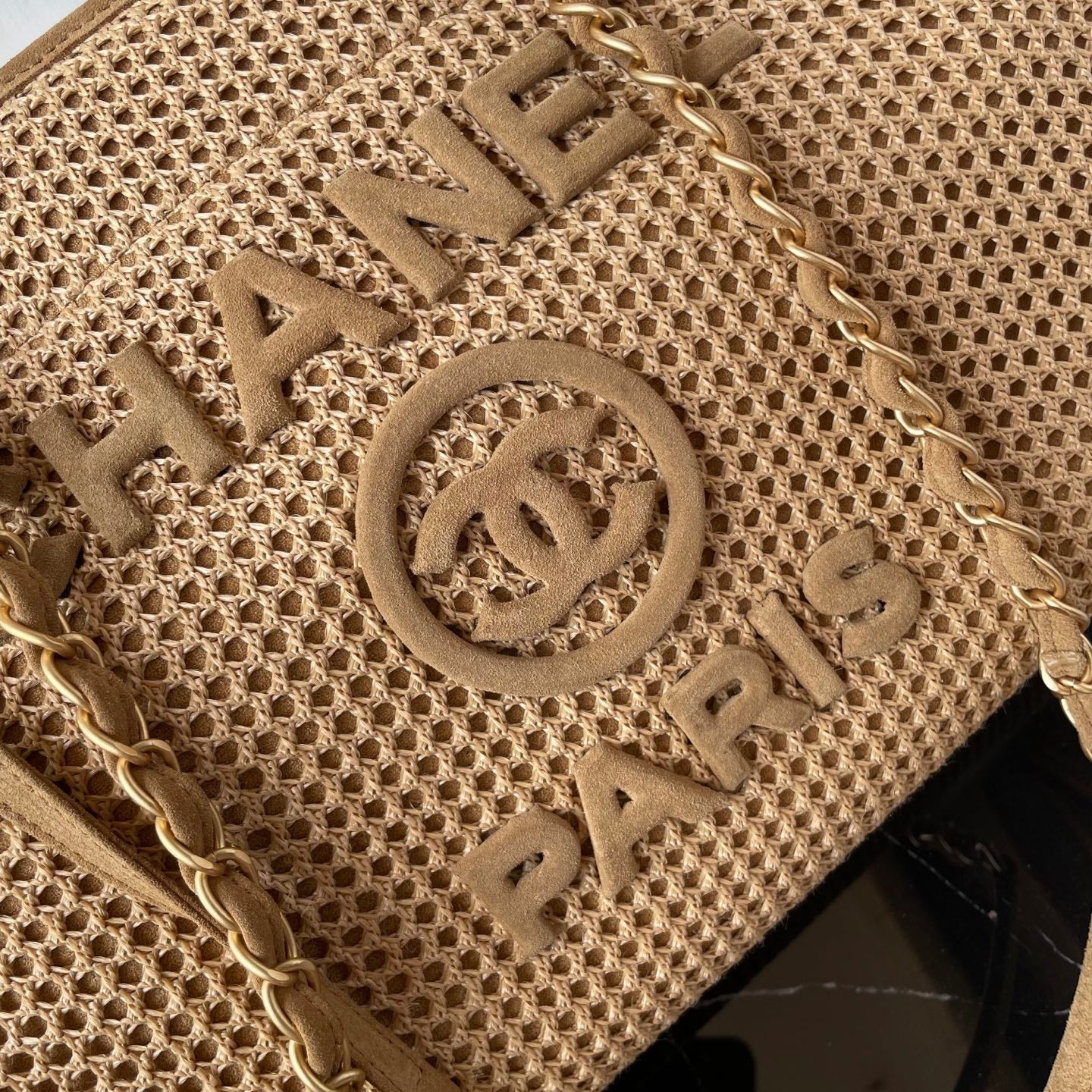 25 Deauville Tote Bag 34cm Beige Crochet Suede