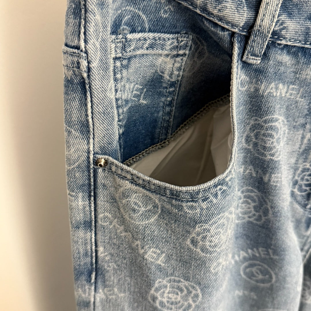 25 Camellia logo letter print high waisted straight leg denim pants