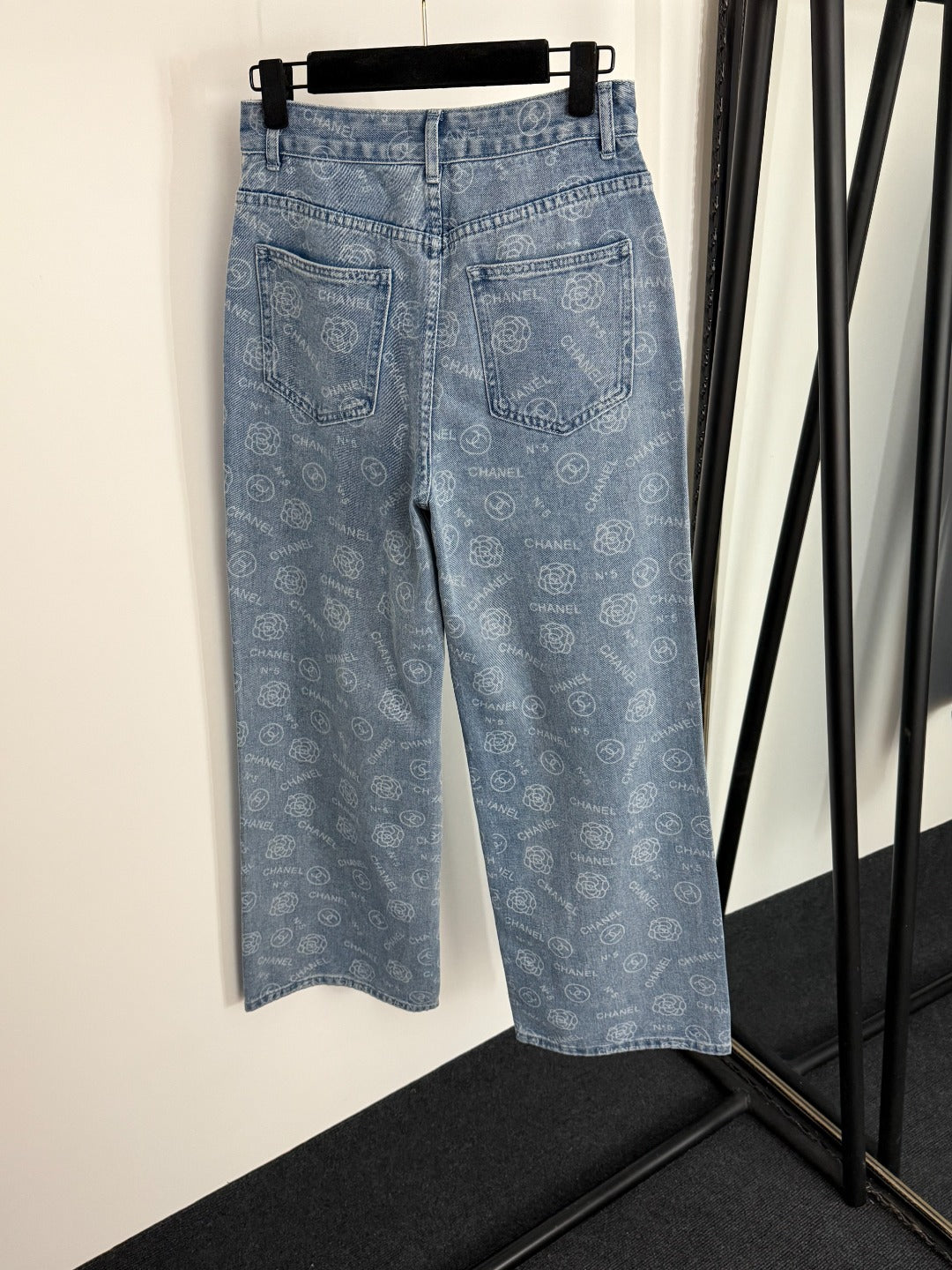 25 Camellia logo letter print high waisted straight leg denim pants