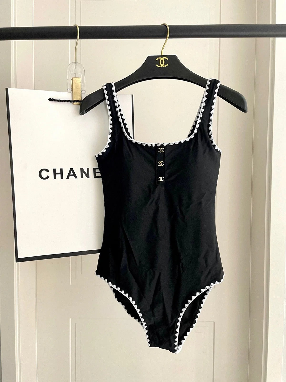 BIKINI SWIMSUIT SET IN BLACK AND WHITE TRIM 622173