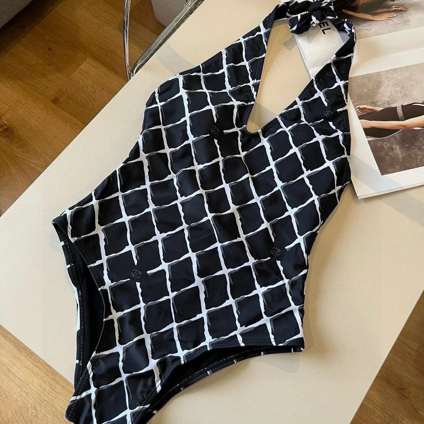 BIKINI SWIMSUIT SET IN WHITE CHECKERED PRINT ON BLACK BACKGROUND 624545