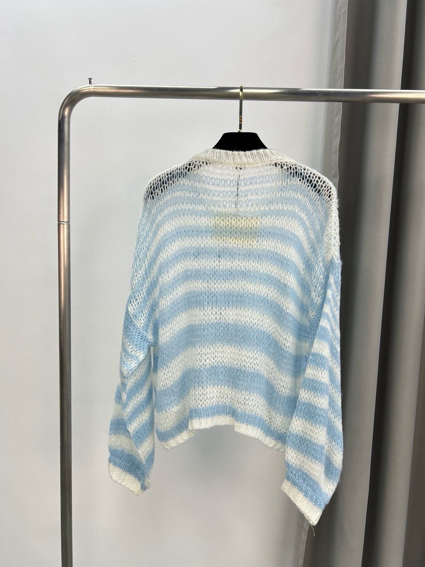 25 Seahorse hair long-sleeved sweater