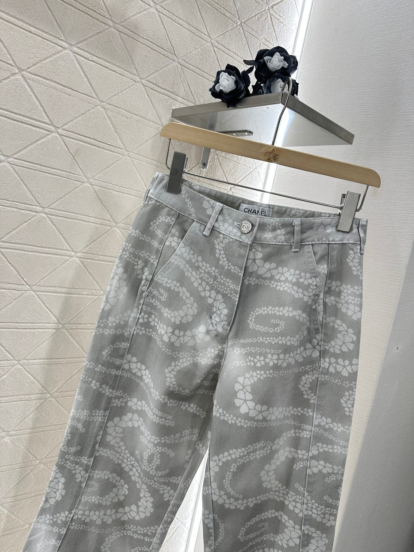 C 2025 new product Laser flared denim trousers