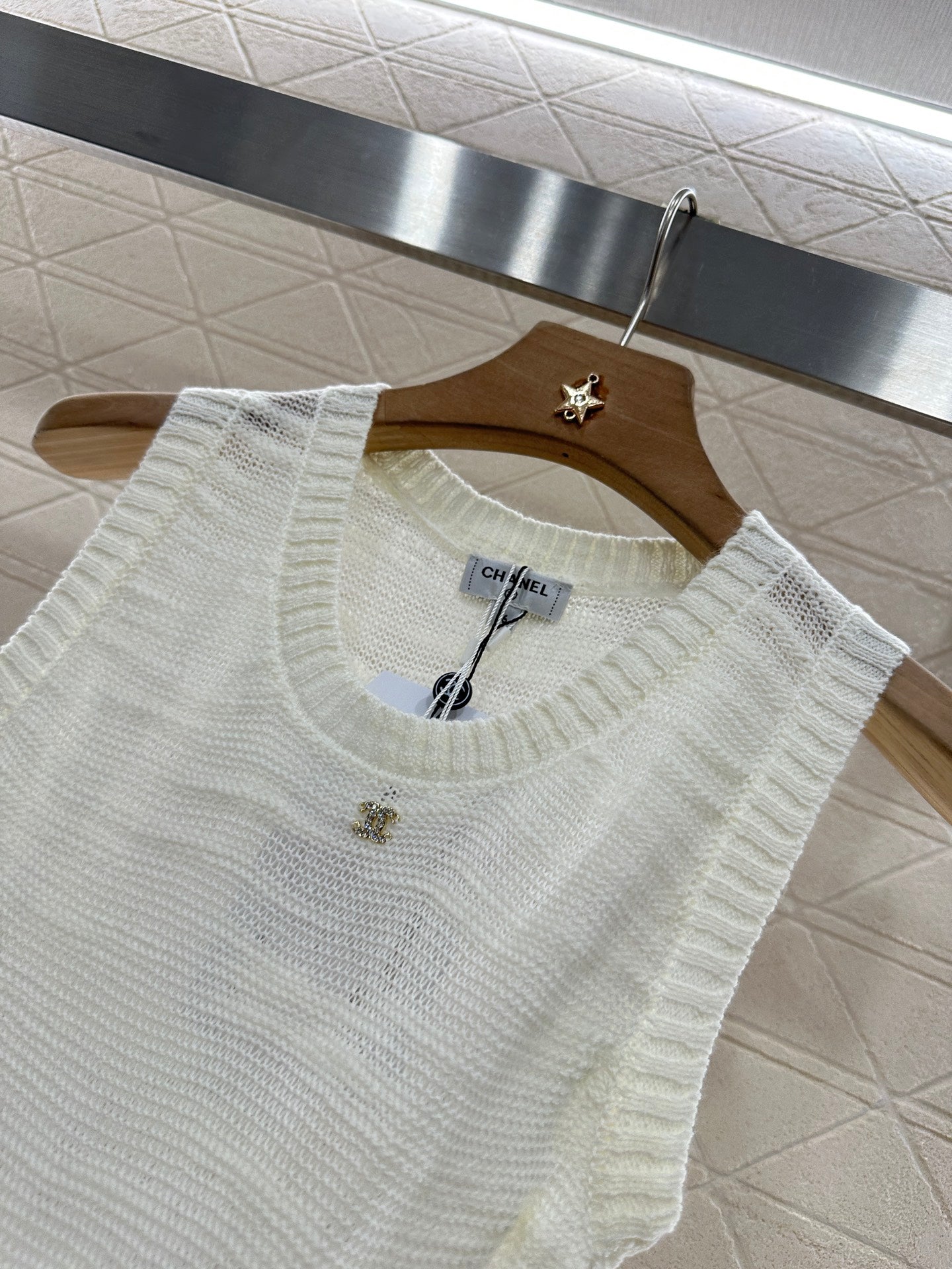 25 new product Embroidered knitted vest