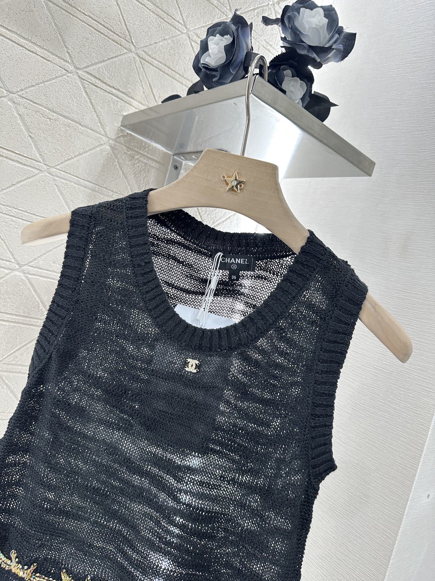 25 new product Embroidered knitted vest