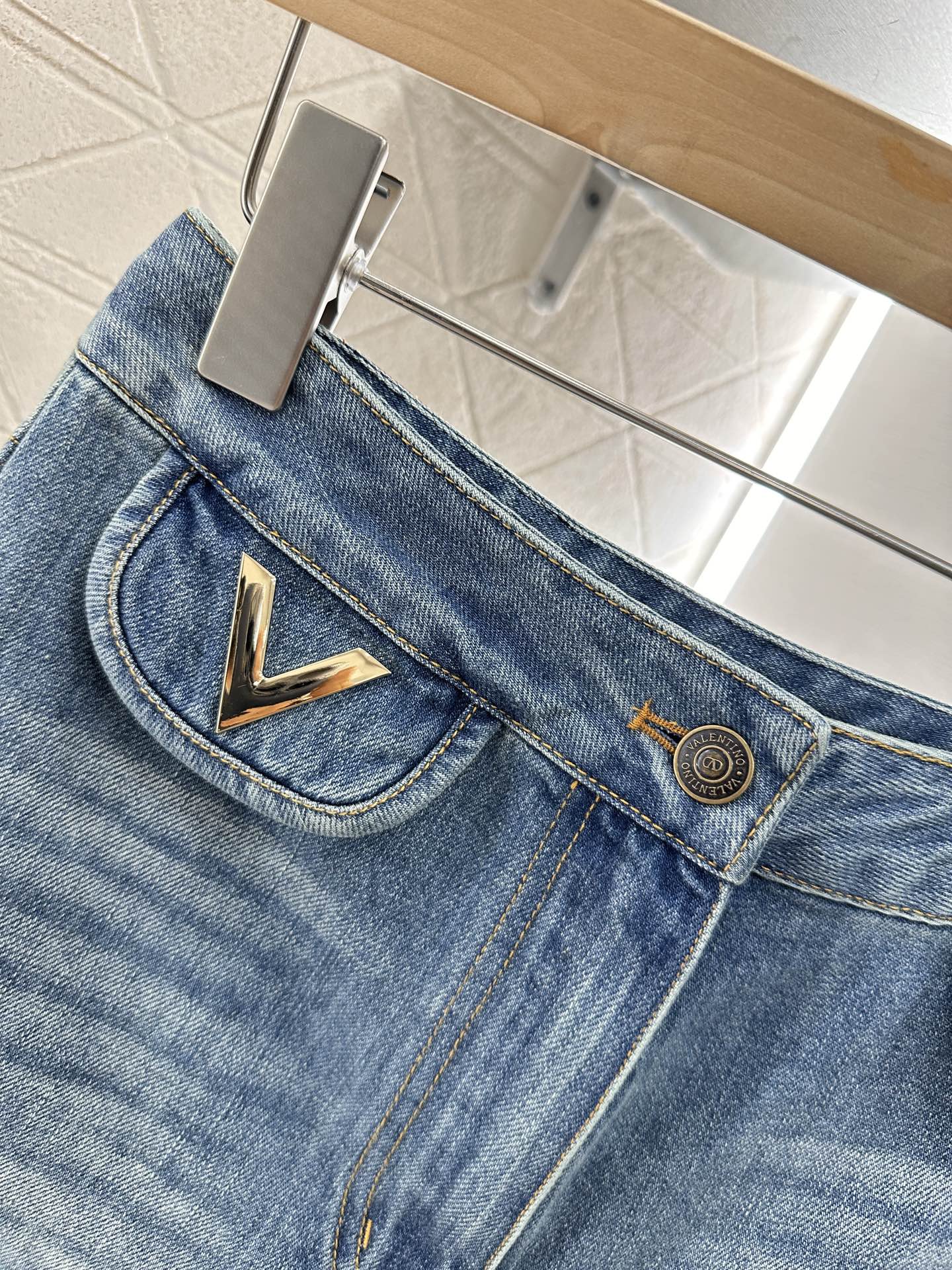 V 2025 new products Denim pocket shorts