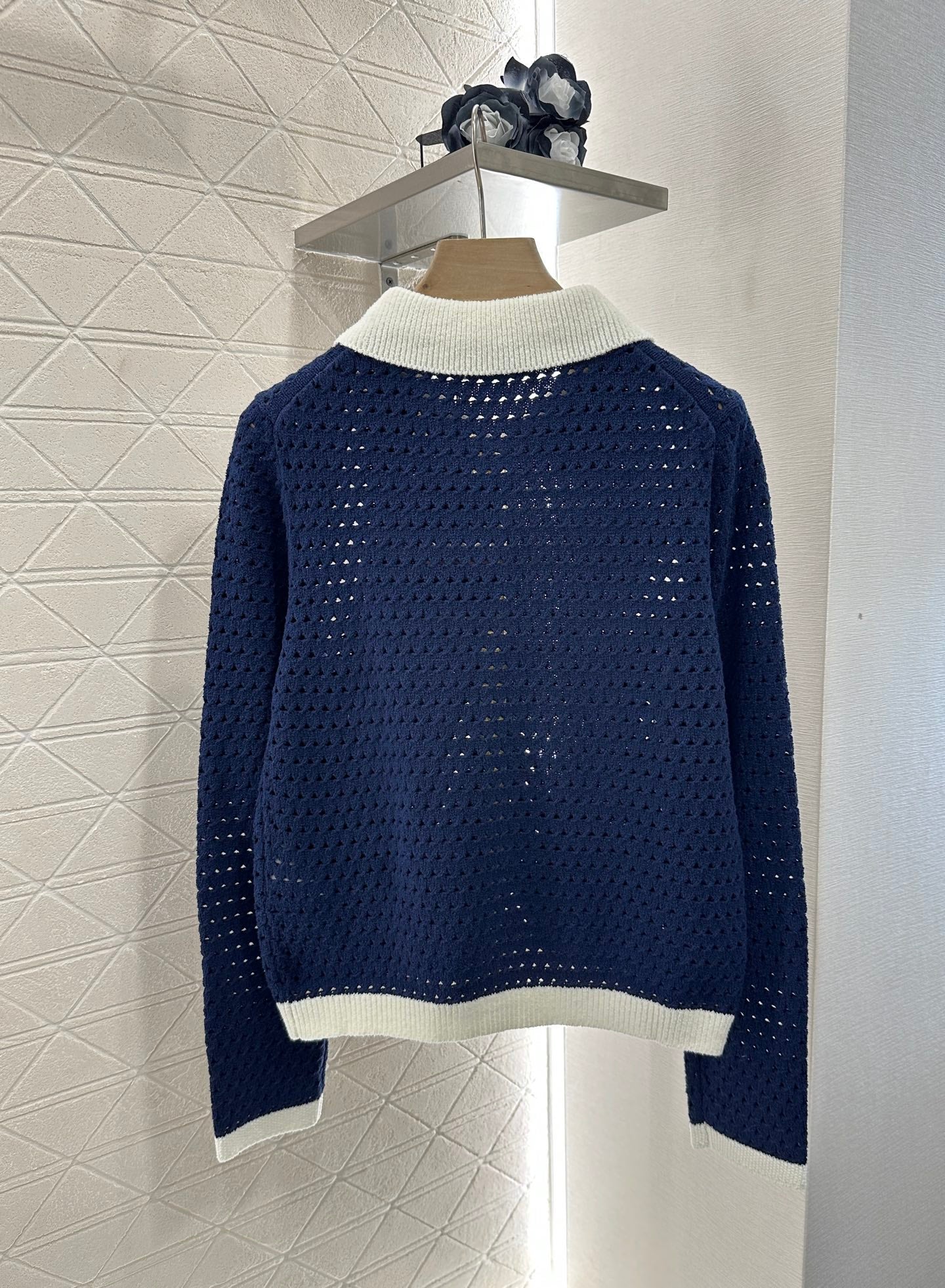 25 new product Hollow knitted cardigan