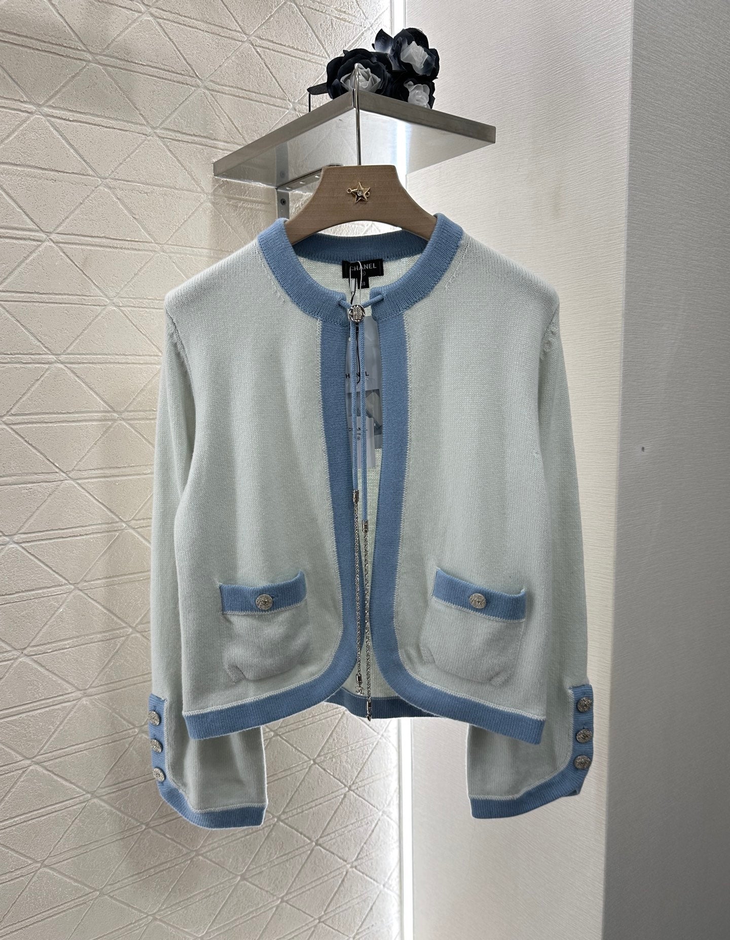25 new products Knitted cardigan