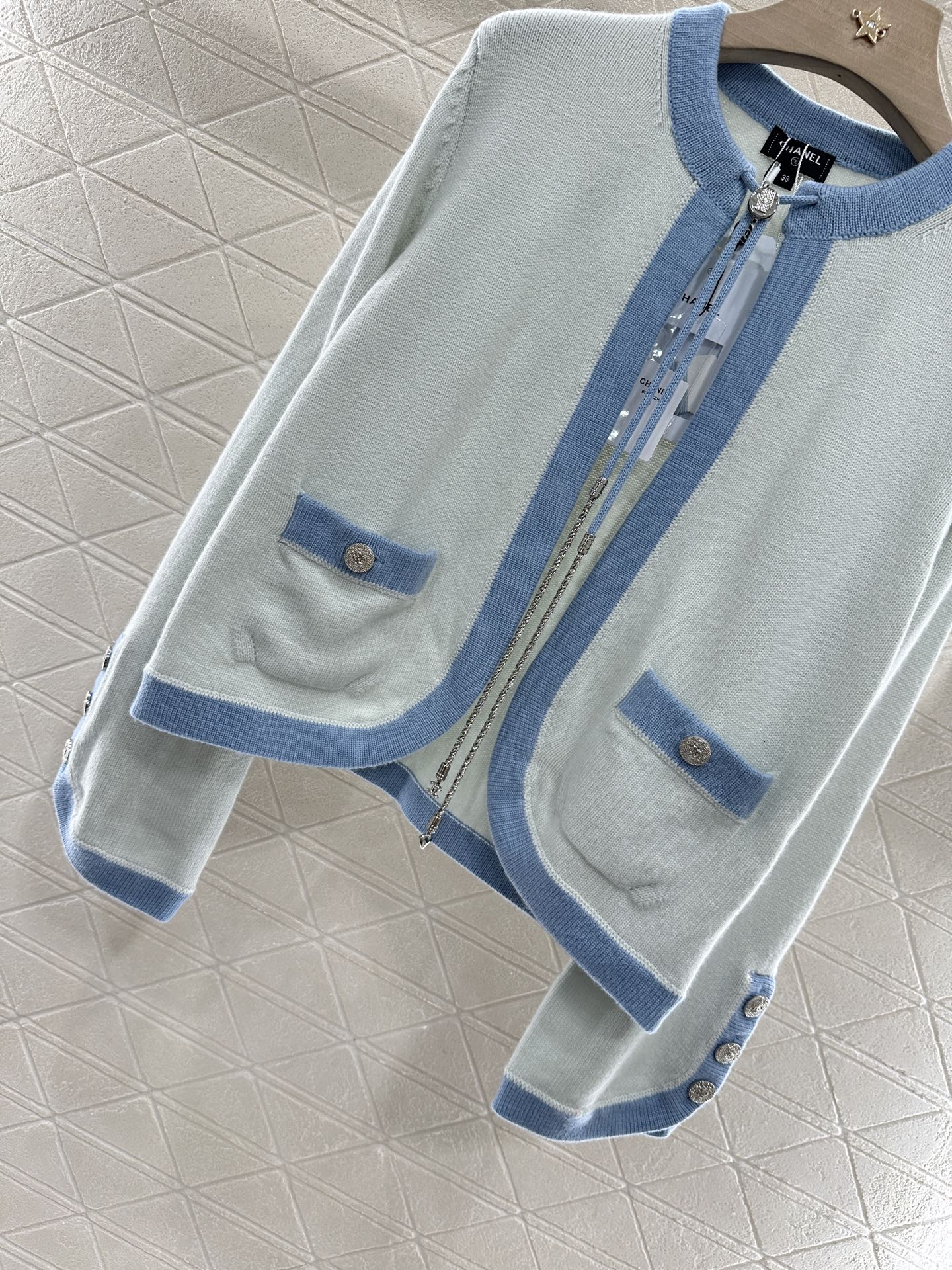 25 new products Knitted cardigan