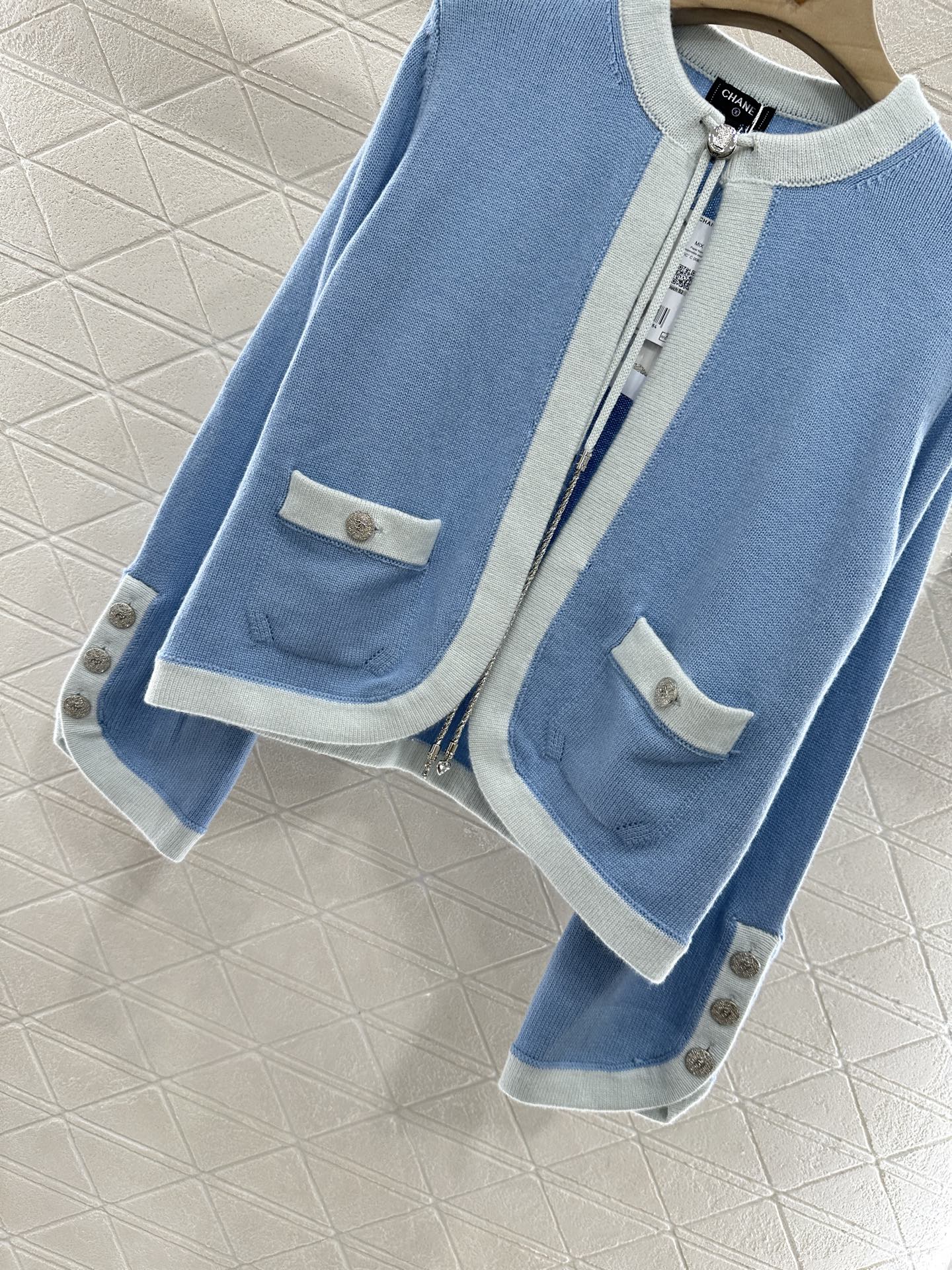 25 new products Knitted cardigan