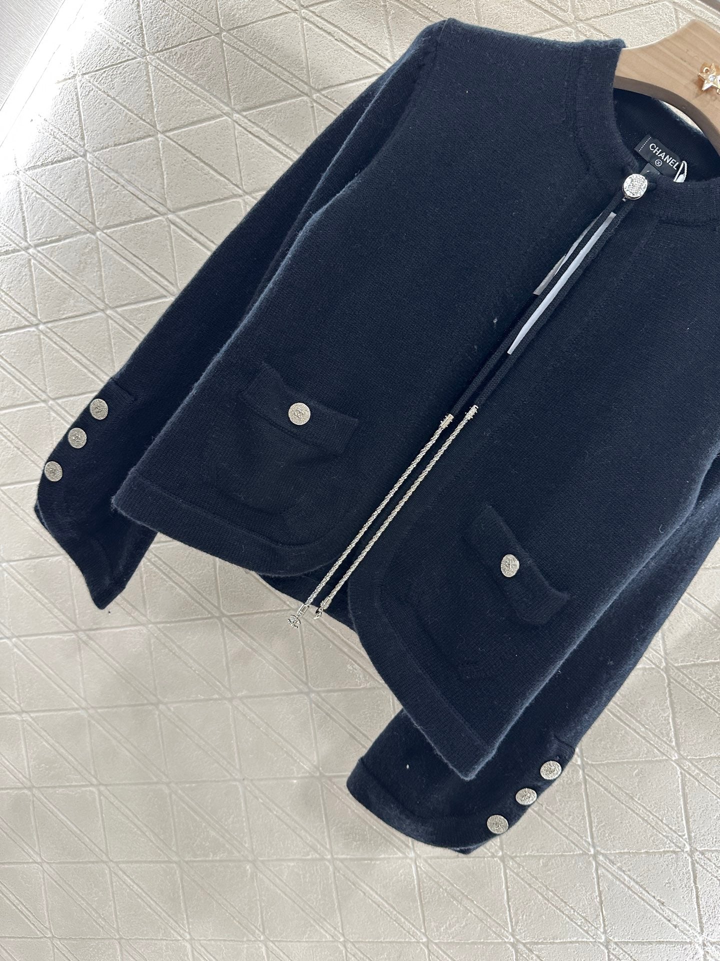 25 new products Knitted cardigan