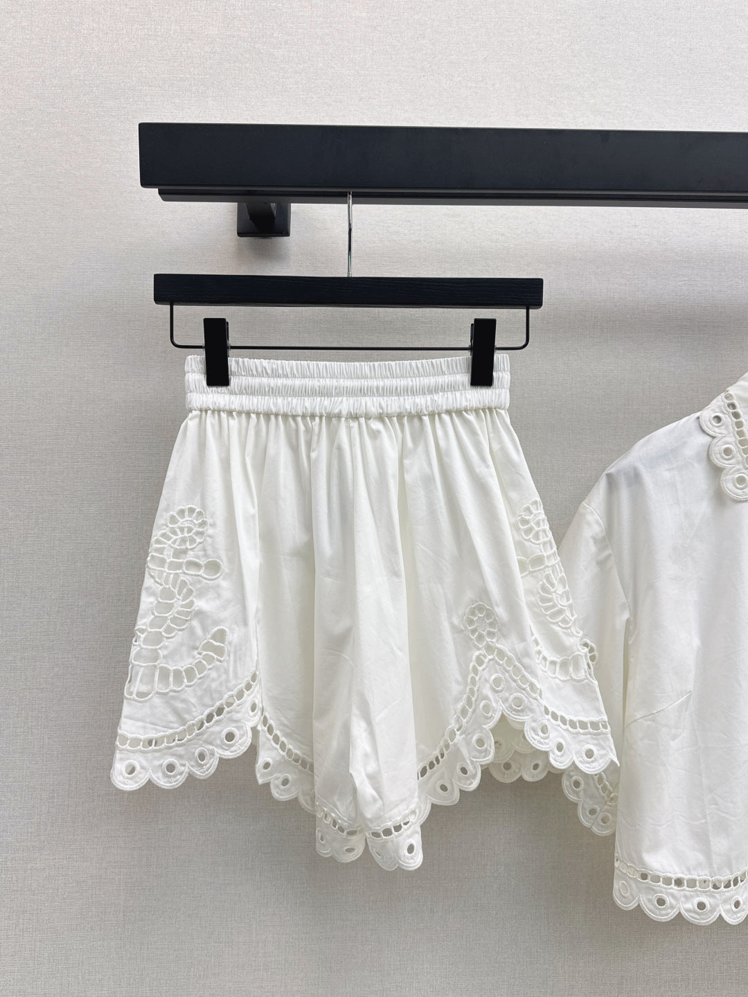 25ss embroidered short
