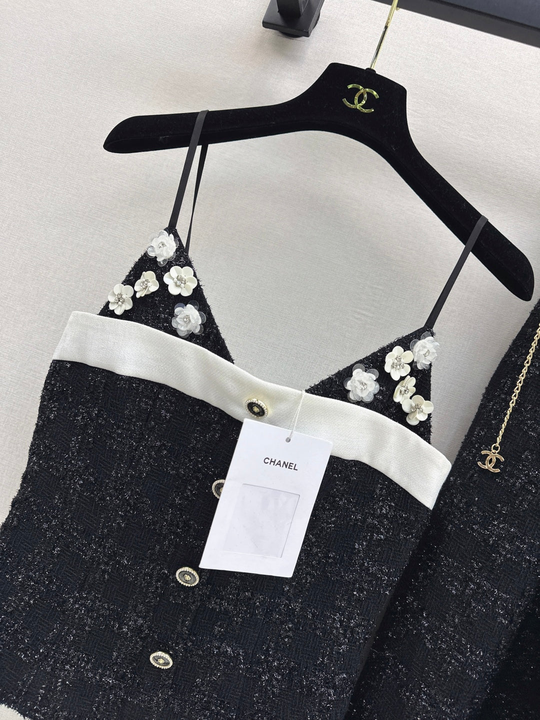 C 25 3D flower decorated sling