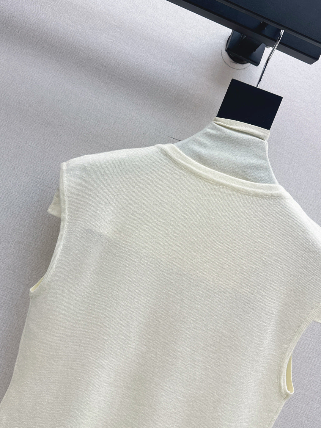 25fw v-neck vest